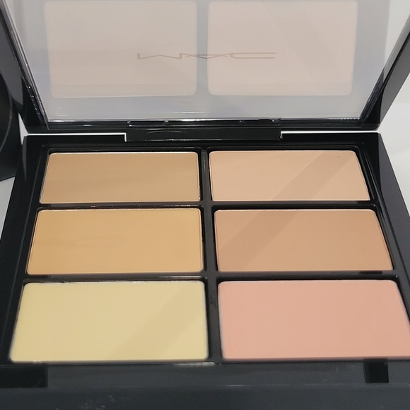 MAC Studio Fix Conceal and Correct Palette *LIGHT* / 0.21 oz / New in box - Picture 3 of 6